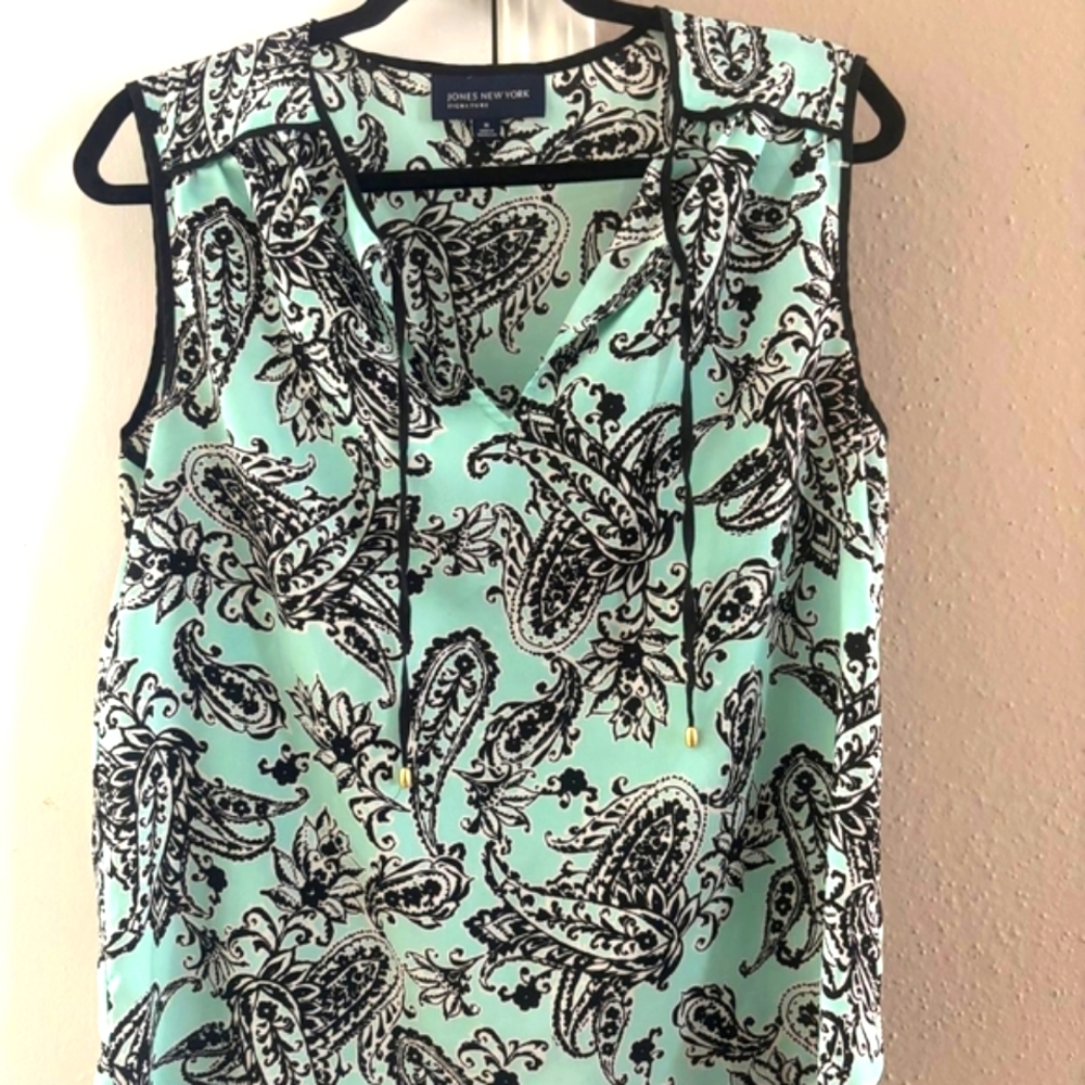 Jones New York Women's Mint and Black Paisley Top